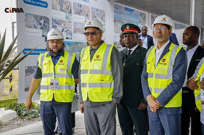 Presidente do Botswana constata andamento das obras da futura Refinaria do Lobito