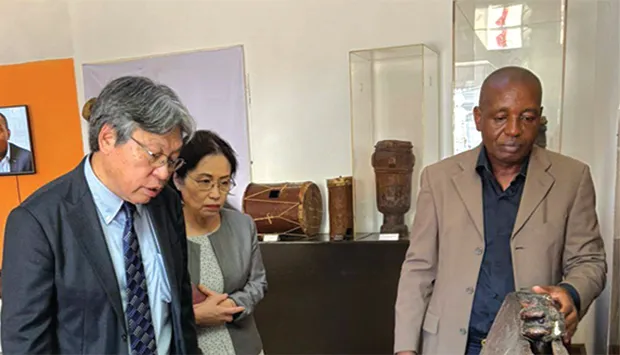 Diplomata japonês surpreendido com semelhanças entre cultura