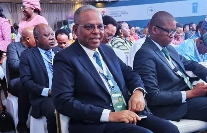 Ministro Rui de Oliveira participa na conferência regional de comércio