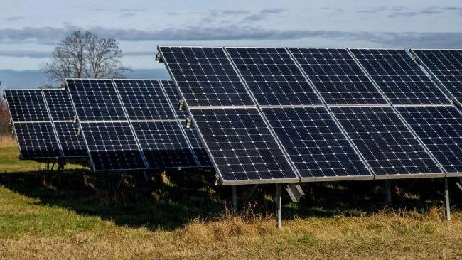 Côte d’Ivoire destaca obrigação verde de 65 milhões de euros para central solar de 66 MW; em Angola, Governo anuncia 33 milhões de toneladas na agricultura e reforço de crédito ao sector