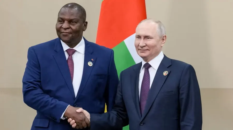 Presidente da RCA reúne-se com Putin na oitava visita à Rússia