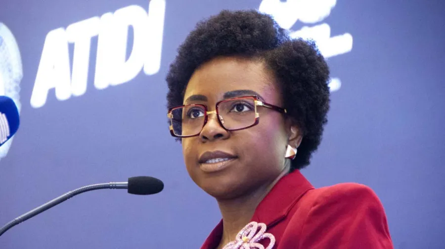 Ministra das Finanças alerta ao respeito pelo dinheiro dos contribuintes
