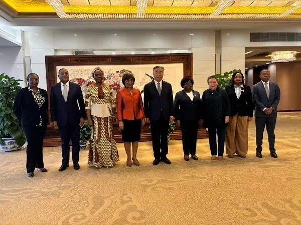 Angola e China promovem consultas políticas para reforçar relações de cooperação