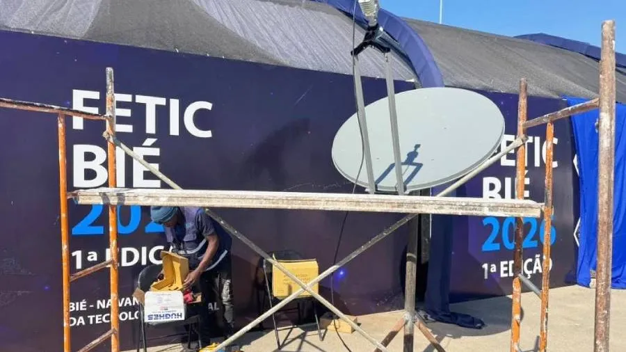 Feira de Tecnologia e Ciência conta com Internet via Angosat-2