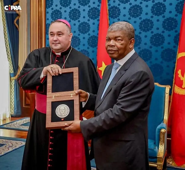 Presidente João Lourenço recebe Medalha Pontifical atribuída pelo Papa Leão XIV