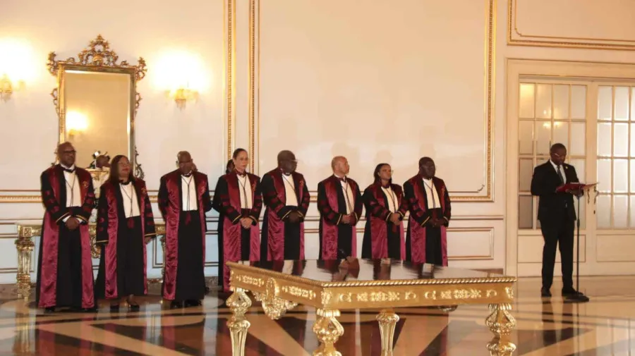 Presidente da República empossa oito juízes conselheiros do Tribunal Supremo