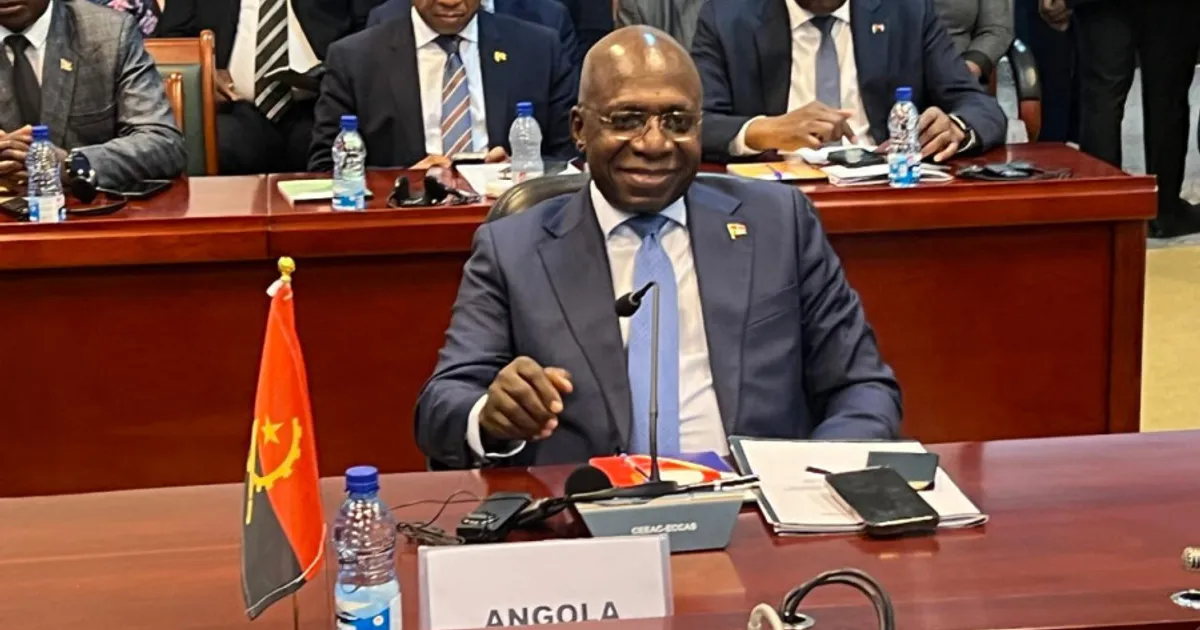 Ministro Téte António participou na reunião da CEEAC