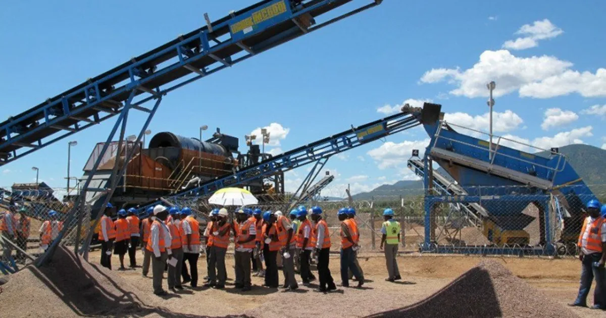Maior empresa diamantífera do Zimbabwe despede 400 trabalhadores