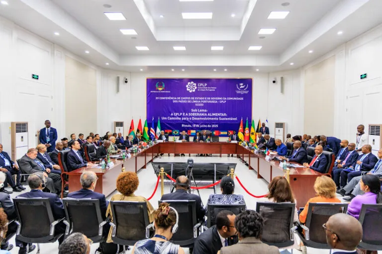 Conferência da CPLP recomenda mapeamento da física nos PALOP