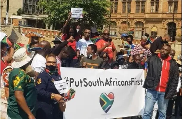 Sul-africanos protestam por empregos contra trabalhadores estrangeiros