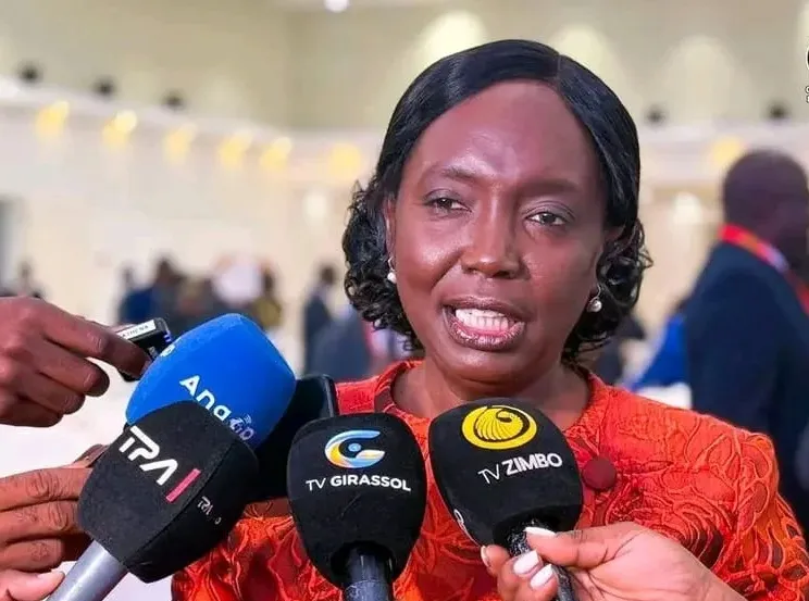 Ministra da Saúde defende aposta na juventude para inovação médica