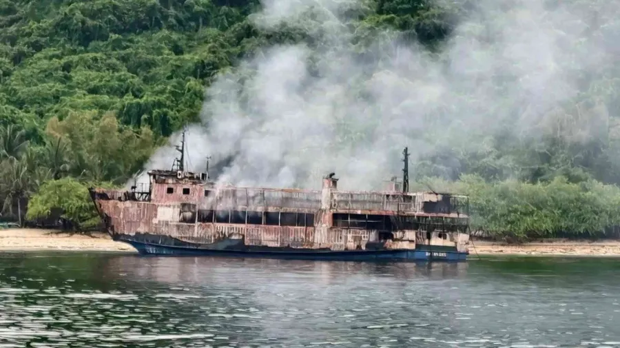 Filipinas retiram mais corpos de ferry destruído por incêndio