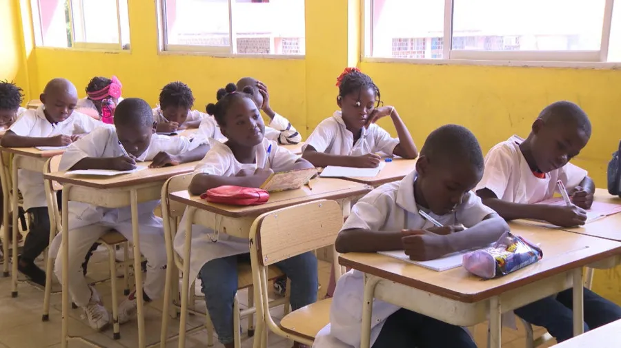 Construção e reabilitação de escolas do ensino geral prioridade máxima