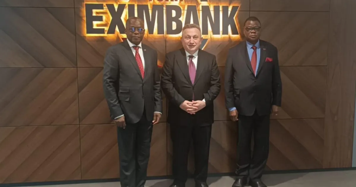 Diplomata solicita apoio de banco para financiar projectos em Angola