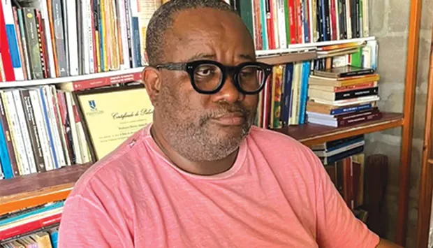 Crítico Abreu Paxe analisa literatura de Neto