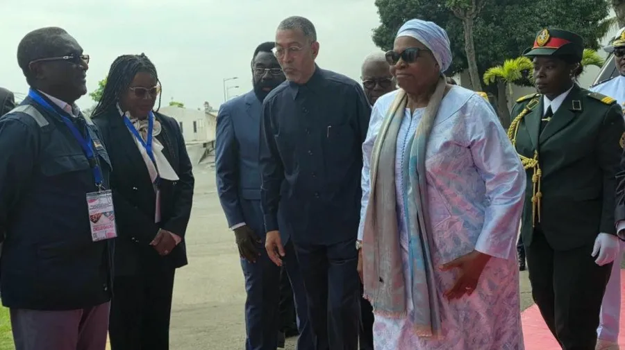 Presidente da Namíbia visita Refinaria de Luanda
