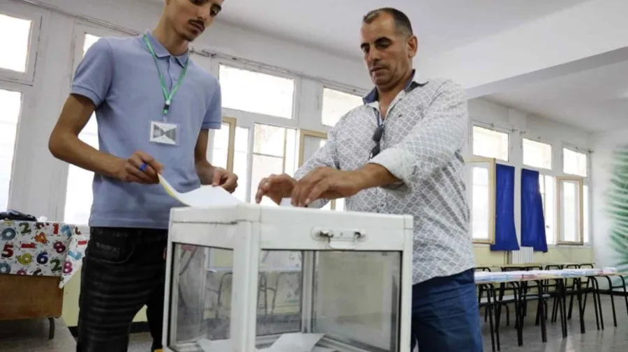 Eleitores argelinos vão às urnas para eleger novo parlamento