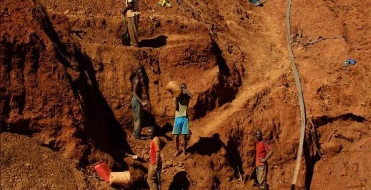 Garimpo de crómio expõe crise social e de segurança na África do Sul