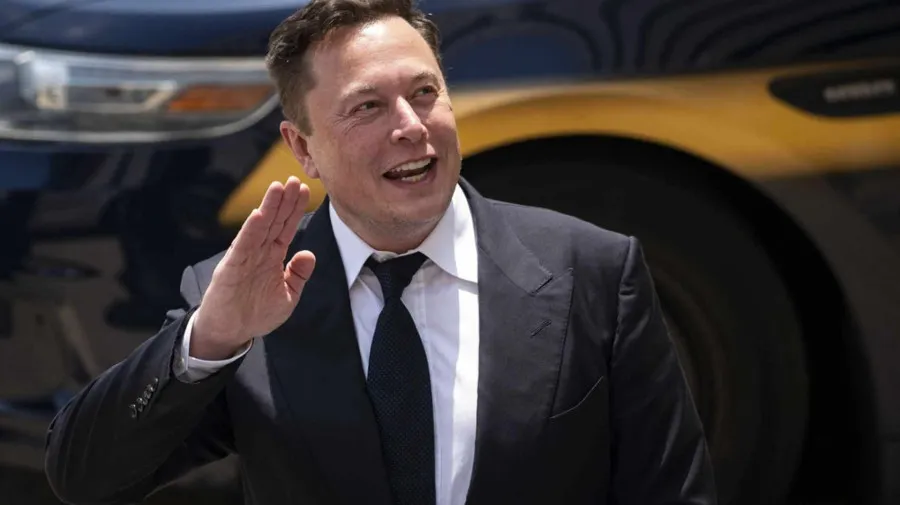 Elon Musk se torna no primeiro trilionário do mundo