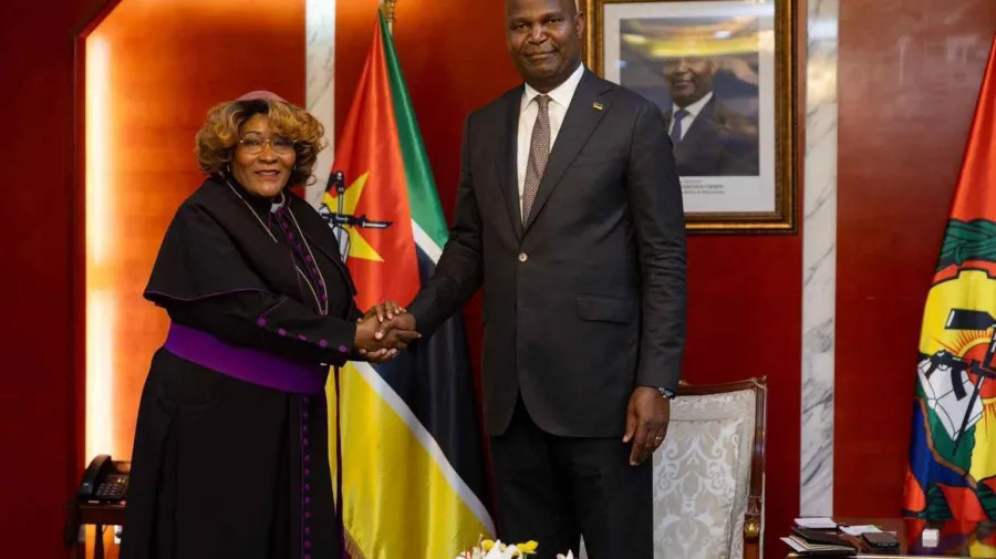 Presidente moçambicano recebe bispa anglicana de Moçambique e Angola