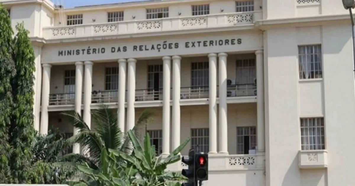 Angola acompanha "de forma atenta e contínua" situação no Irão