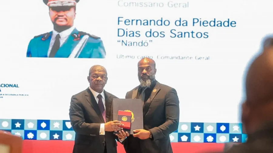 Presidente da República condecora altas patentes da Polícia Nacional