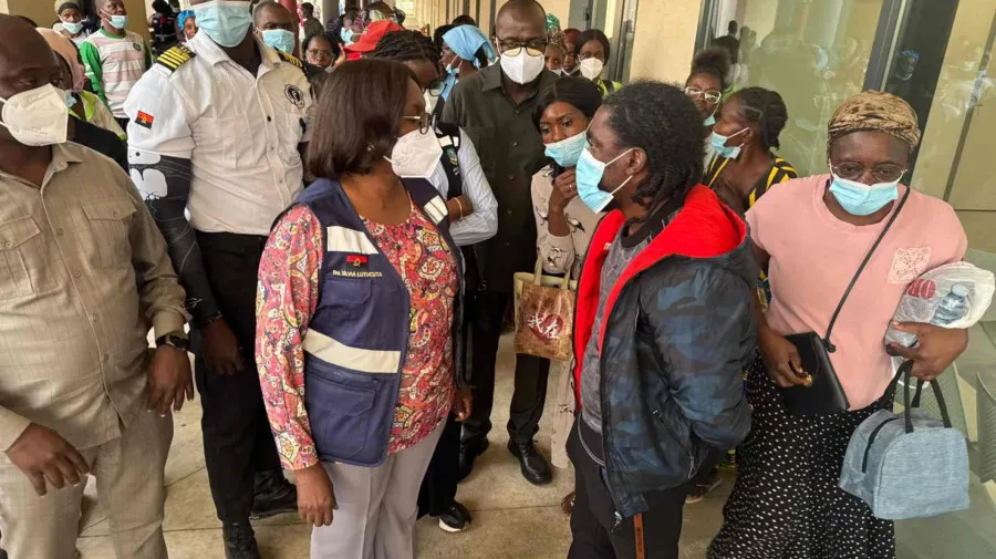 Ministra fiscaliza serviços hospitalares