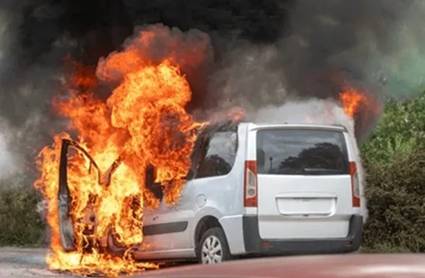 Explosão de mini-autocarro no Zimbabwe provoca 18 mortos