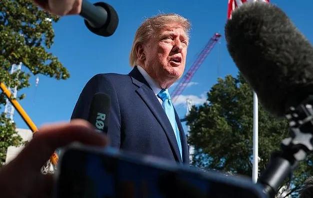 Trump critica Zelensky e defende uma nova liderança para a Ucrânia