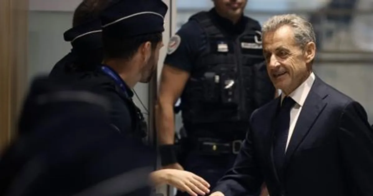 Ex-presidente francês Nicolas Sarkozy condenado a cinco anos de prisão