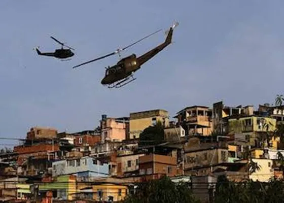 Colisão de helicópteros deixa seis mortos
