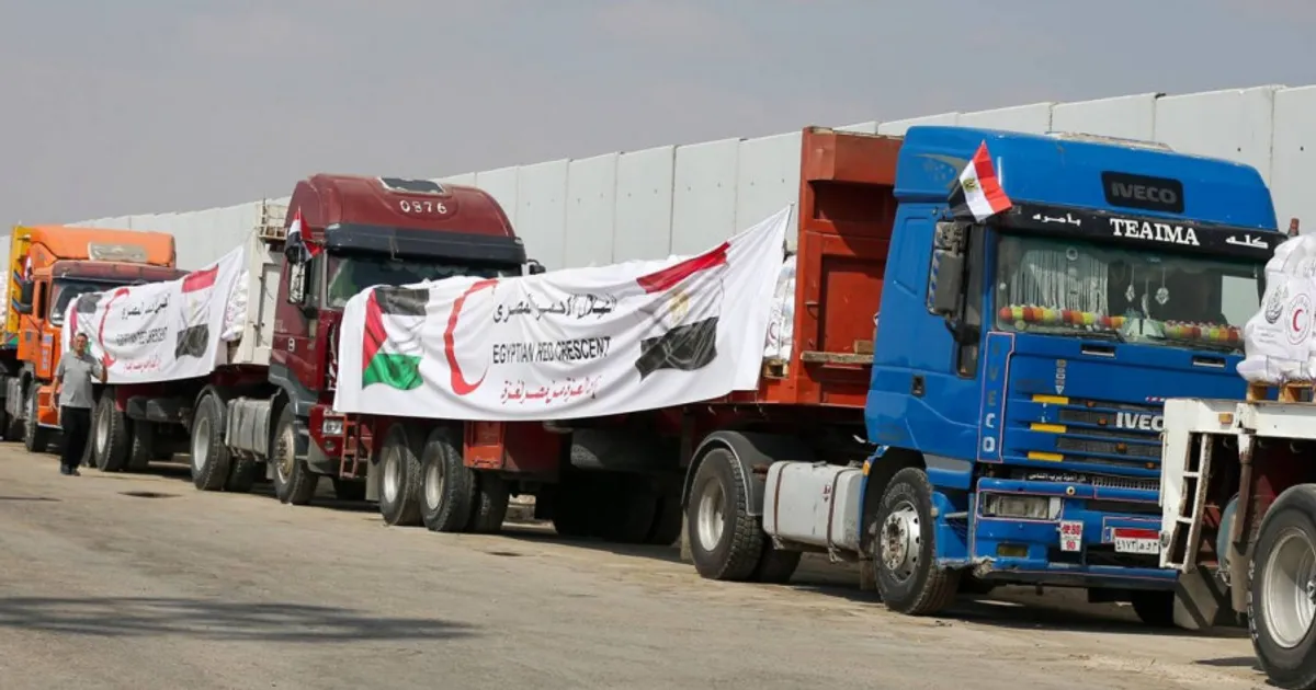 Egipto envia oito mil toneladas de alimentos e combustível a Gaza