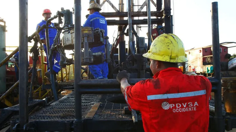 EUA autorizam petrolíferas a retomar operações