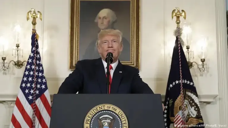 Trump publica vídeo que retrata casal Obama como macacos