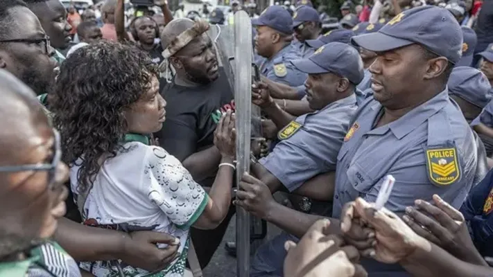 África do Sul processa mais de 53 mil estrangeiros para deportação