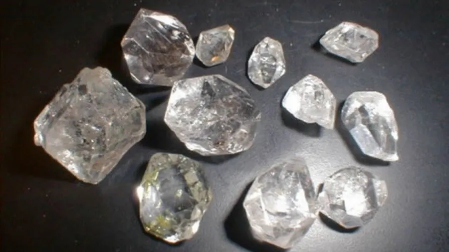 Leiloadas mais de 70 pedras especiais de diamante bruto