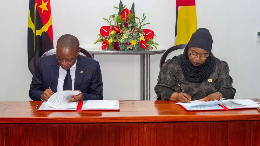 Parlamentos de Angola e de Moçambique assinam Programa de Cooperação