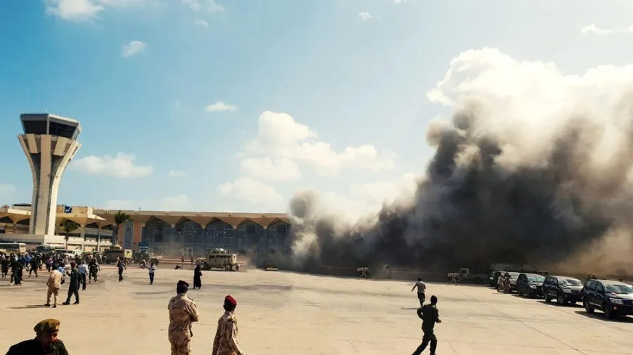 Houthis atacam aeroporto de Aden no sul do Iémen