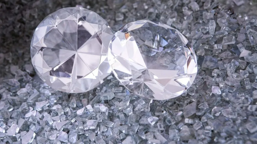 Leilão de diamantes rende 21,7 milhões de dõlares a SODIAM