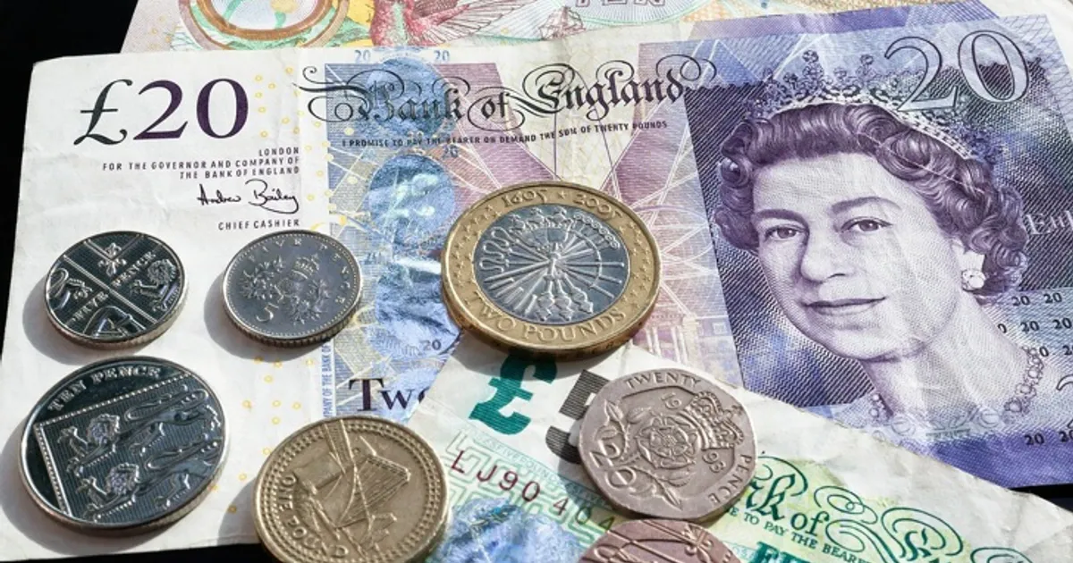 Governo britânico aumenta impostos para arrecadar cerca de 30 mil milhões