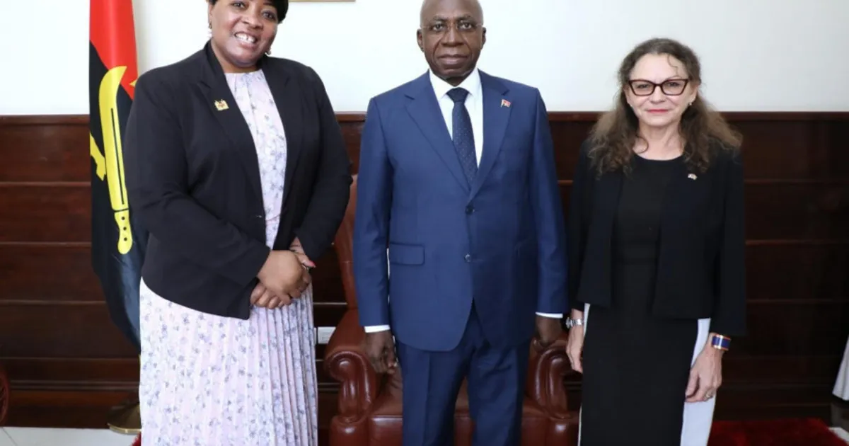 Ministro Téte António recebe embaixadoras do Quénia e de França