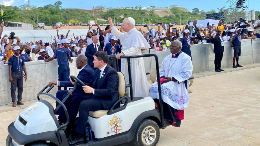 Papa Leão XIV reza terço no Santuário da Muxima e pede um mundo sem guerras