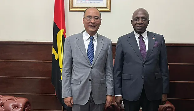 Angola e China analisam cooperação no domínio dos recursos naturais estratégicos