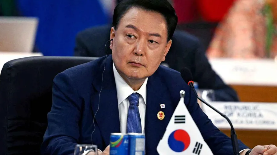 Ex-presidente sul-coreano condenado a 30 anos por abuso de poder