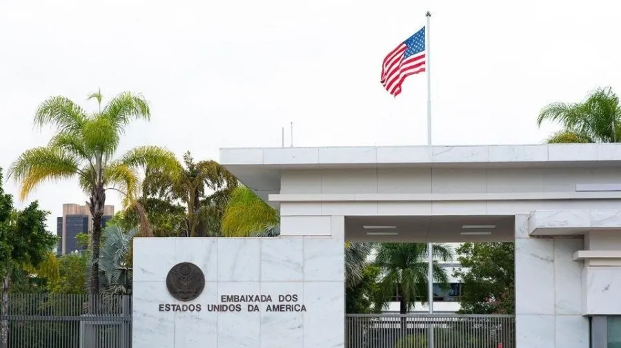 Governo dos EUA suspende serviços consulares no Brasil antes das eleições