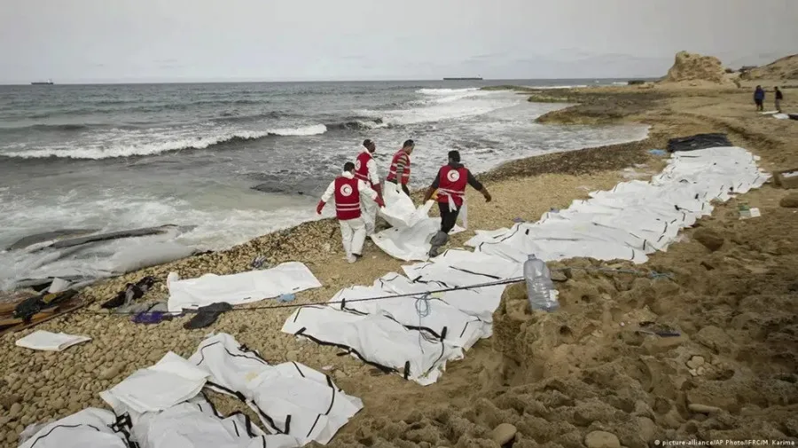 Cerca de duas dezenas de migrantes mortos recuperados na costa da Líbia