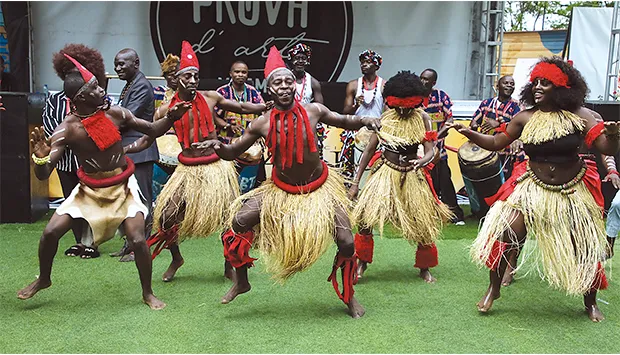 Coreografias tradicionais e urbanas na Feira da Dança