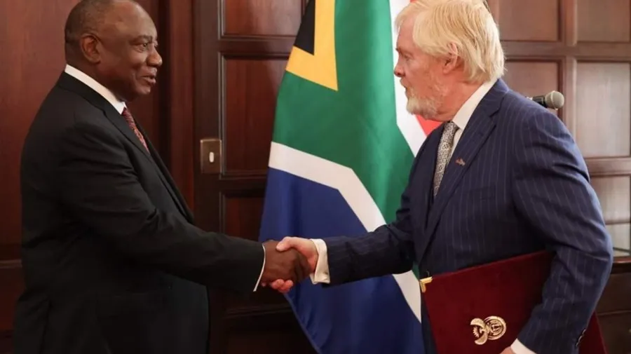 EUA desmentem retirada de tropas da Europa enquanto África do Sul volta a convocar embaixador norte-americano