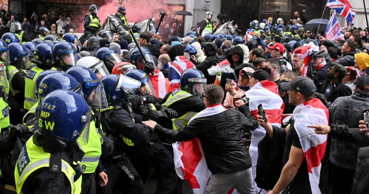Vinte e seis polícias feridos e 25 detidos em protesto em Londres