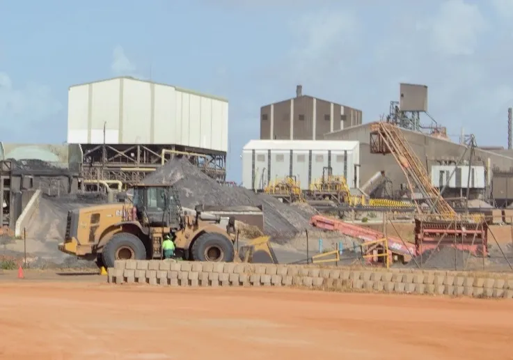 Minérios pesados para China retidos no porto de Chongoene em Moçambique